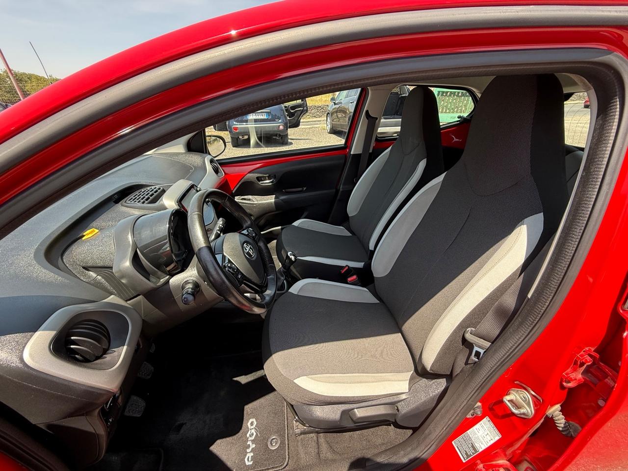 Toyota Aygo 1.0 VVT-i 69 CV 5 porte x-play TSS