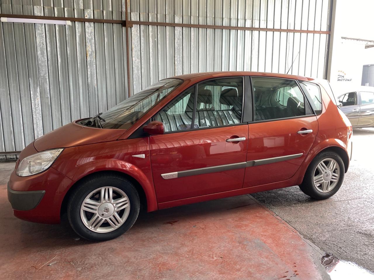Renault Scenic 1.9 dCi/130CV Confort