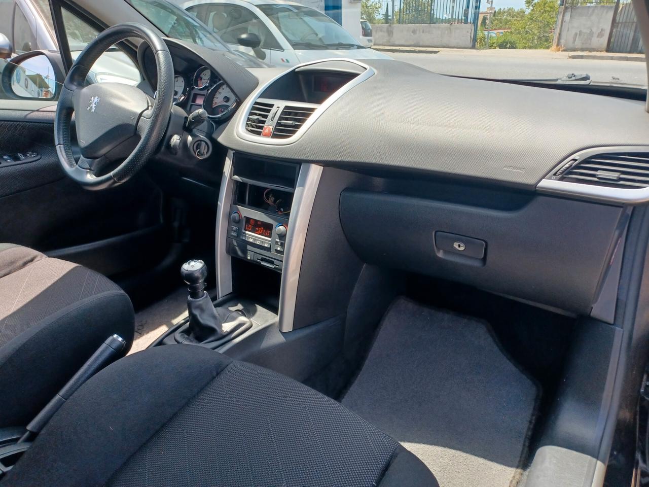 Peugeot 207 1.4 88CV 3p. ONE Line