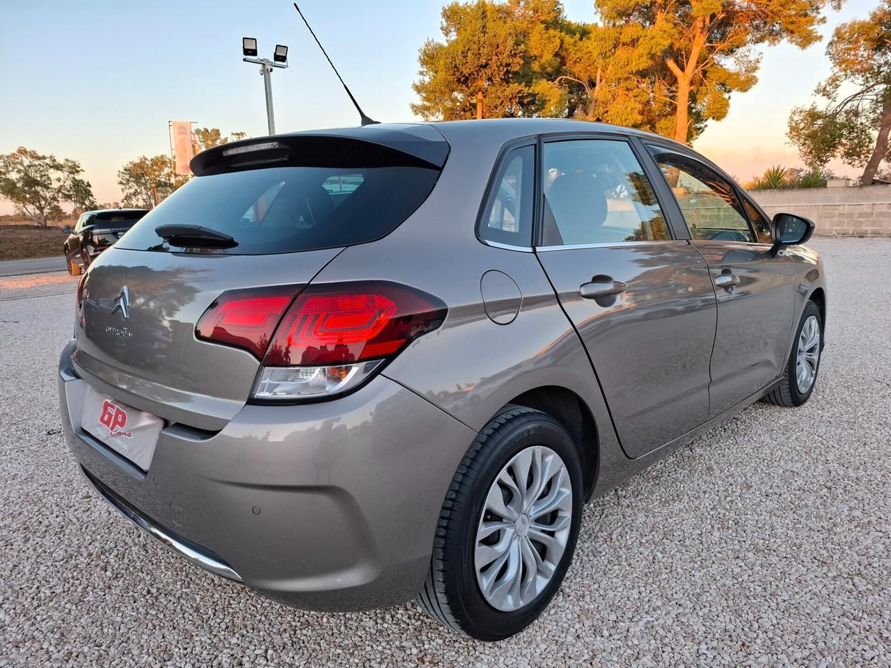 Citroen C4 1.6 HDi 90cv *NAVY-LED-PARK*