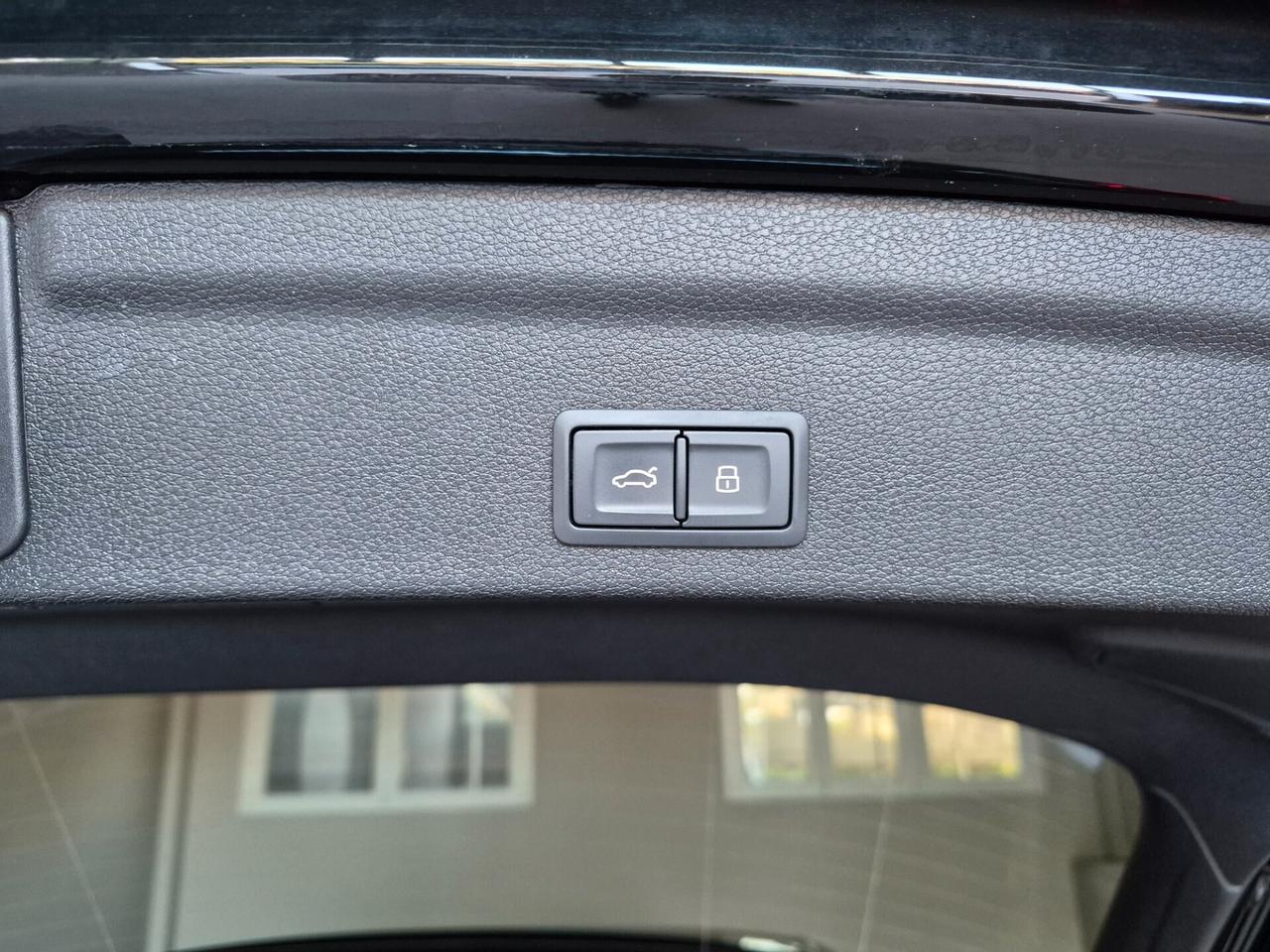 Audi Q3 SPB 35 1.5 TFSI S LINE EDITION S-TRONIC LED NAVI BLACK PACK APPLE CAR PLAY/ANDROID AUTO RETROCAM. C 18" ACC SED. RISC.