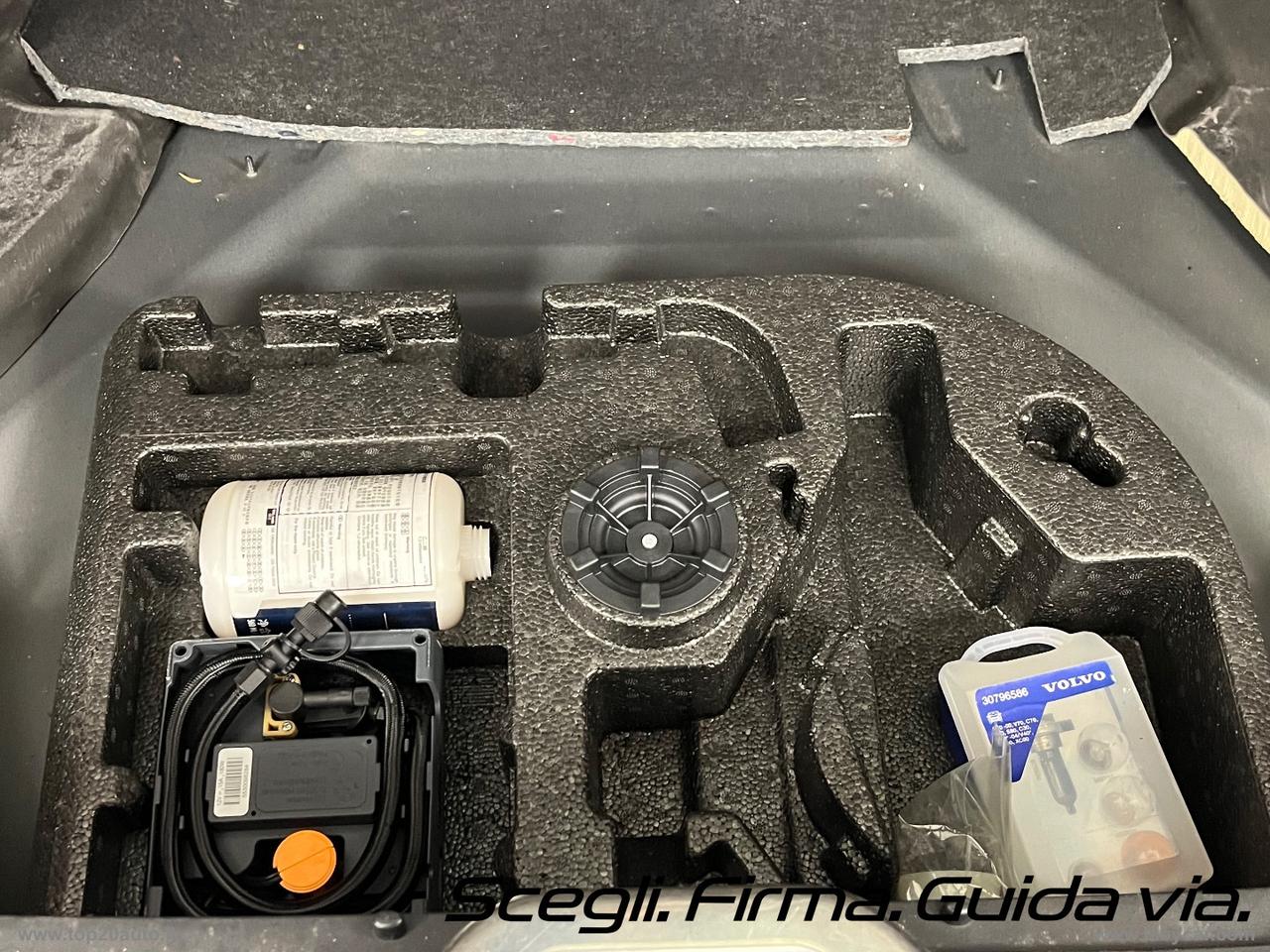 VOLVO XC60 D4 Summum|TETTO APRIBILE|PELLE|SEDILI RISC.