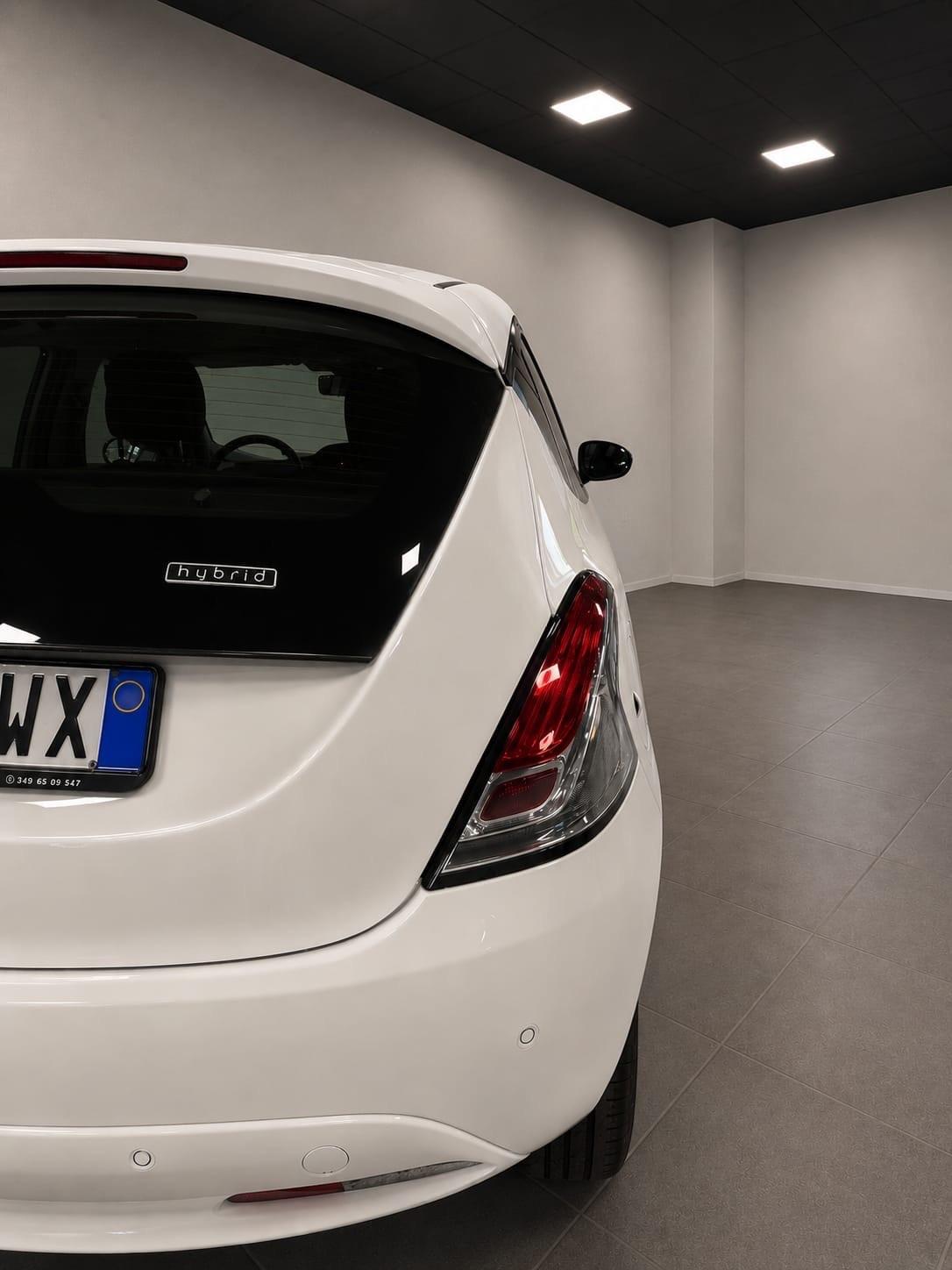 Lancia Ypsilon 1.0 FireFly 5 porte S&S Hybrid Ecochic Gold