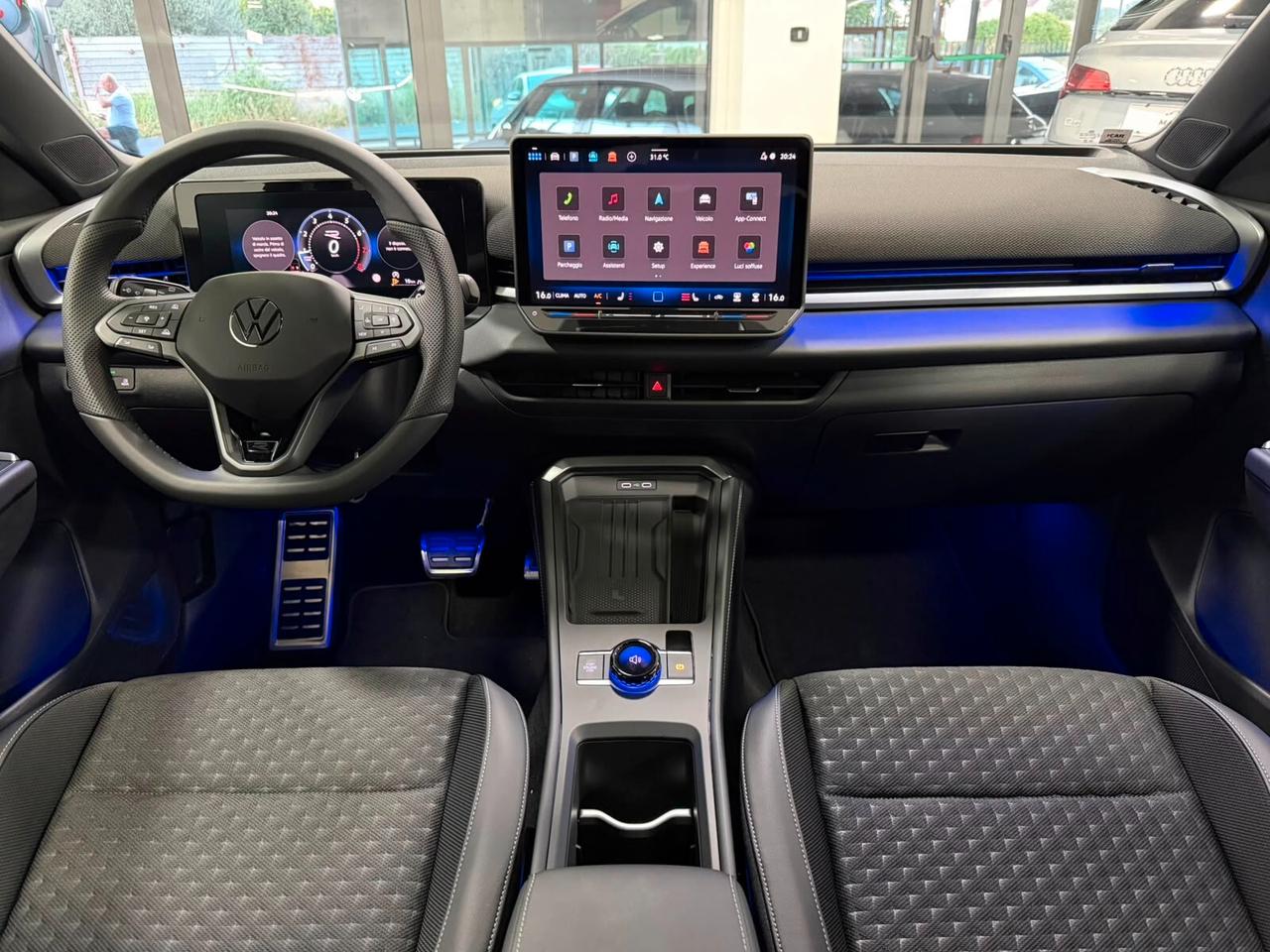 Volkswagen T-Roc 1.5 eTSI ACT 150 CV DSG R-Line