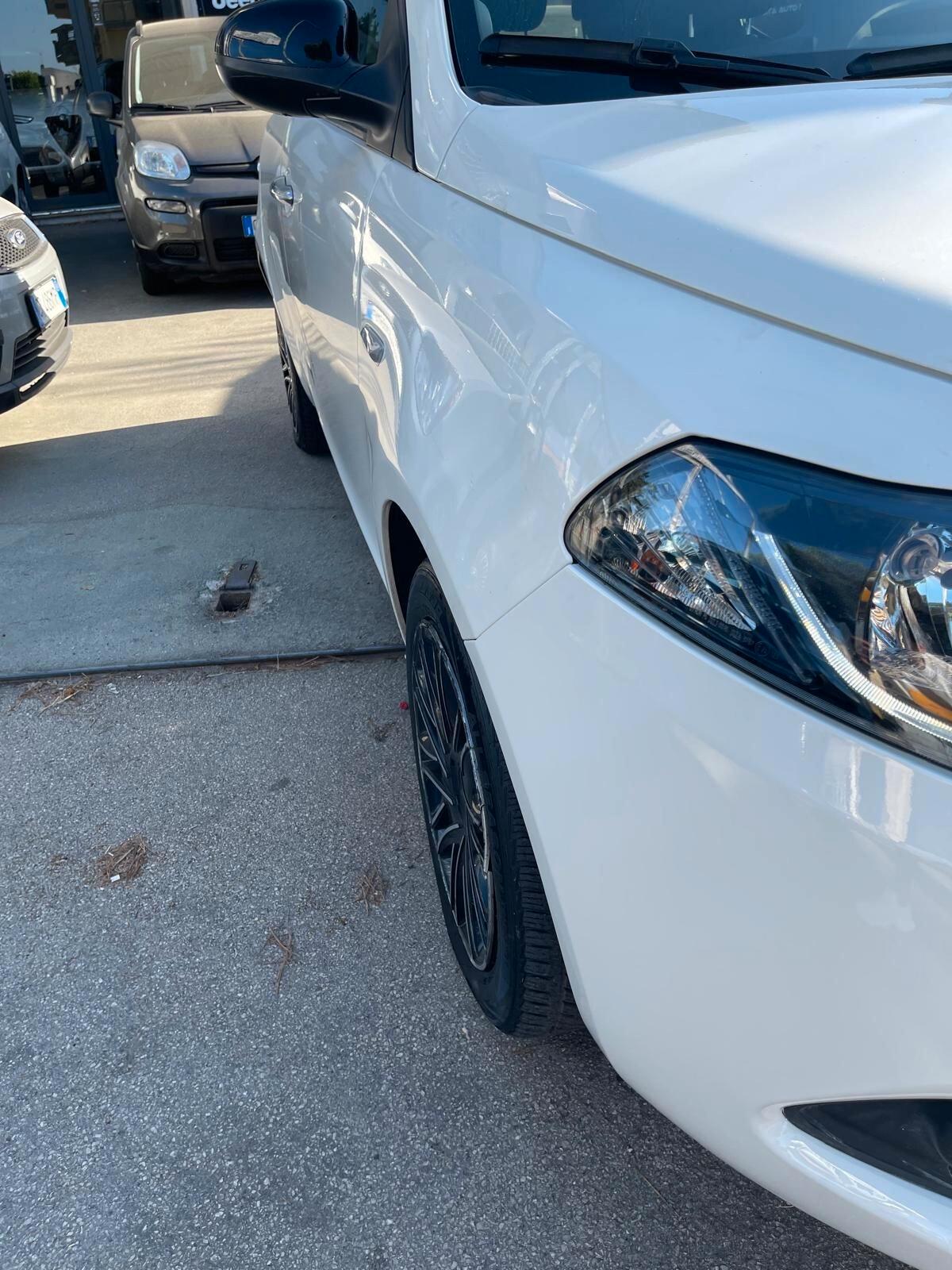 Lancia Ypsilon 1.0 FireFly 5 porte S&S Hybrid Ecochic Gold