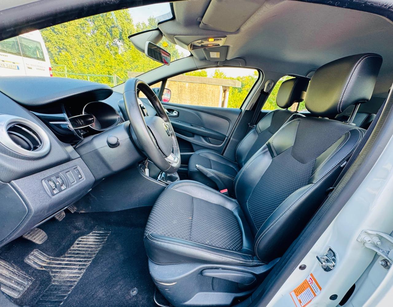 Renault Clio dCi 8V 75 CV 5 porte Moschino Intens N1 Autocarro