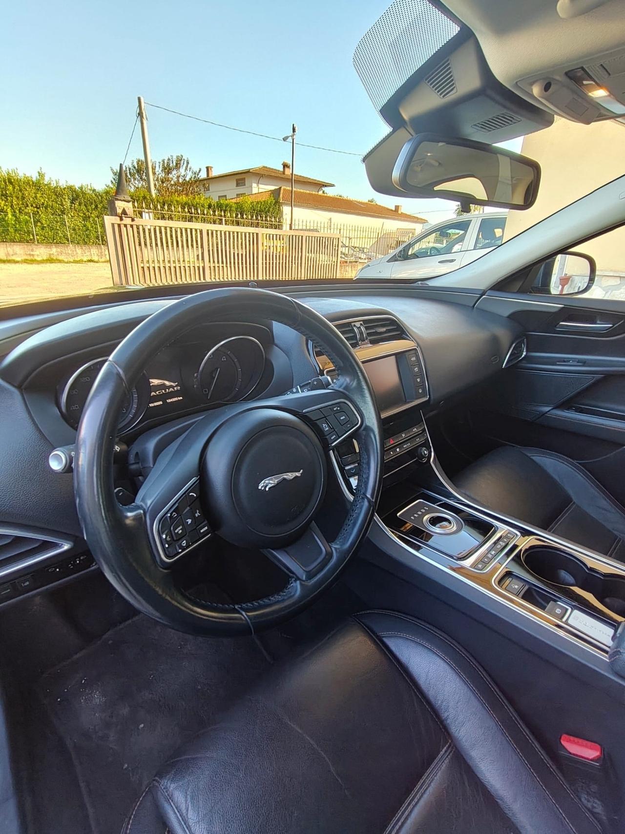 Jaguar XE 2.0 D Turbo 180CV aut. Portfolio km 129 mila permute e finanziamenti