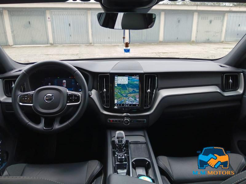 Volvo XC60 2.0 b4 Plus Dark auto N1