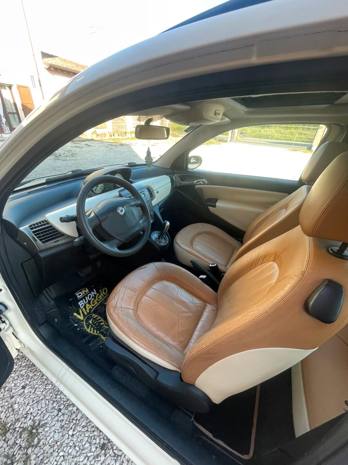 Lancia Ypsilon 1.4 16V Platino