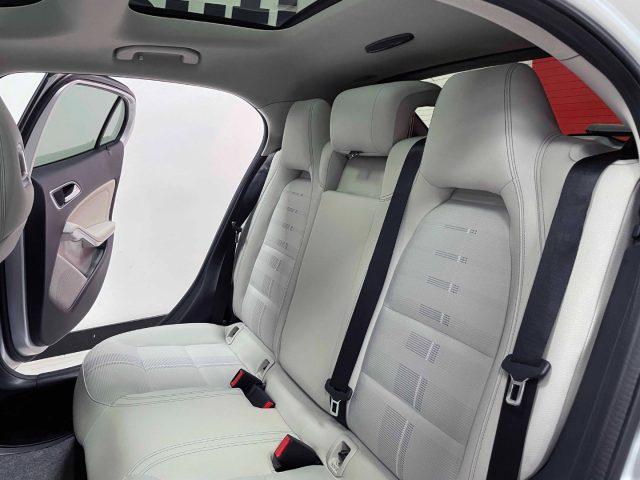 MERCEDES-BENZ GLA 220 PREMIUM 4MATIC AUTO