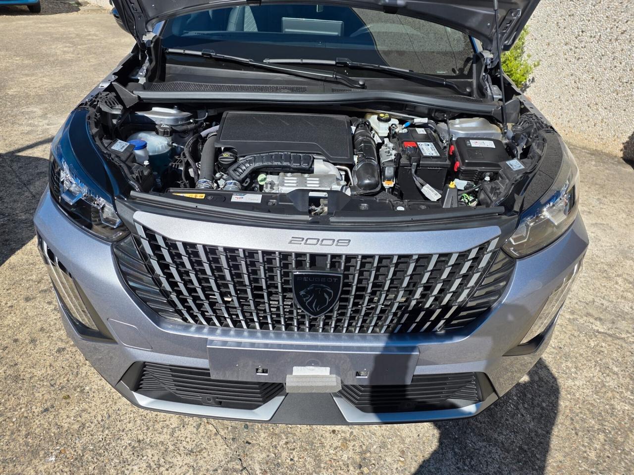 Peugeot 2008 Puretech 100cv. Allure 1.2 b. KM. 0