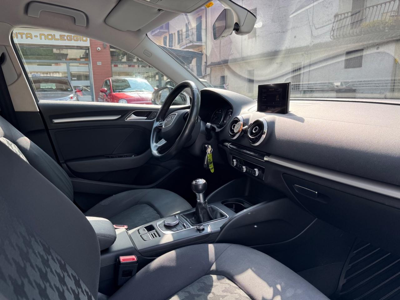 Audi A3 SPB 1.6 TDI Sport - SENSORI PER IL PARCHEGGIO - VETRI OSCURATI