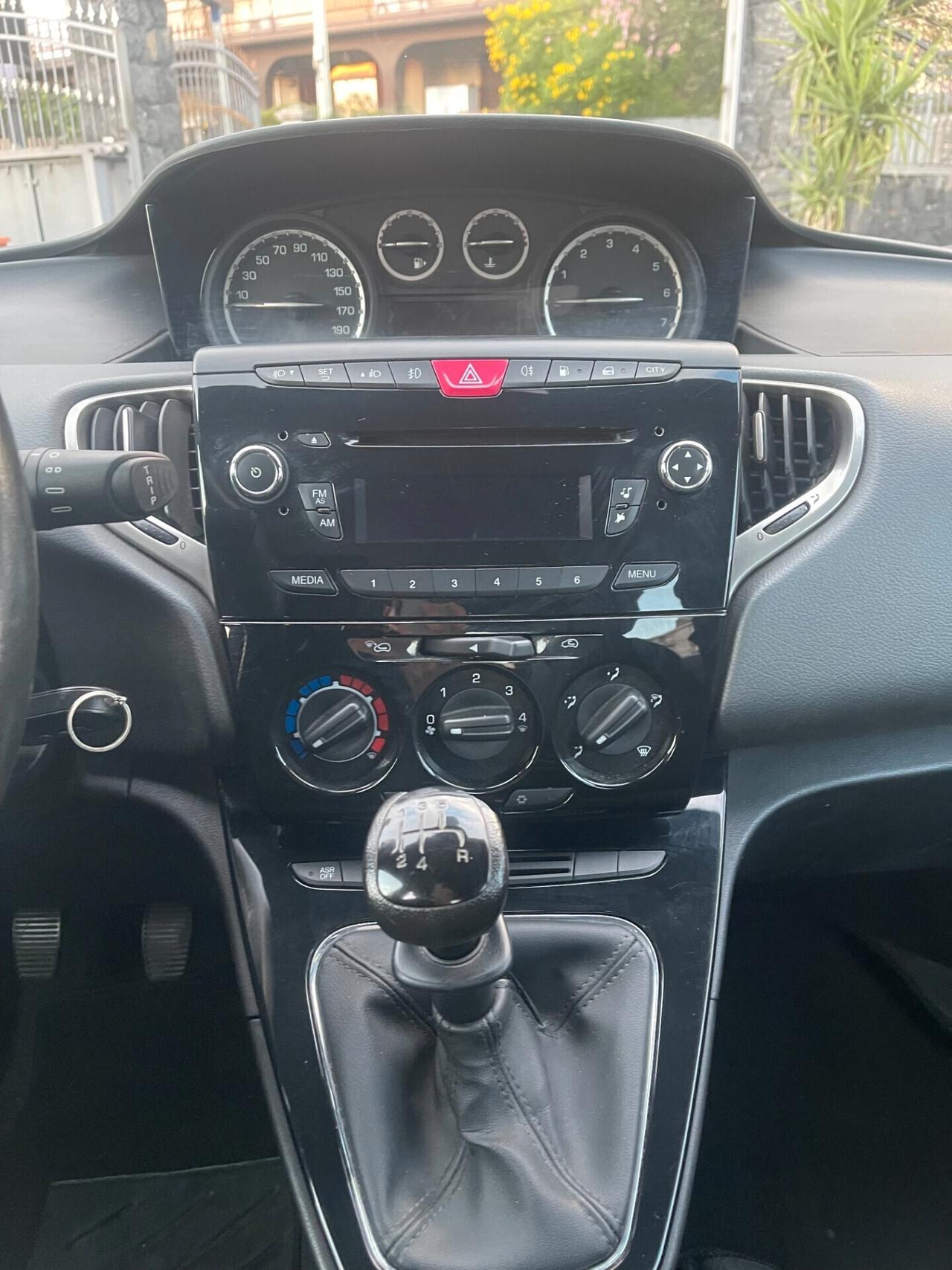 Lancia Ypsilon 1.2 69 CV Ecochic Platinum