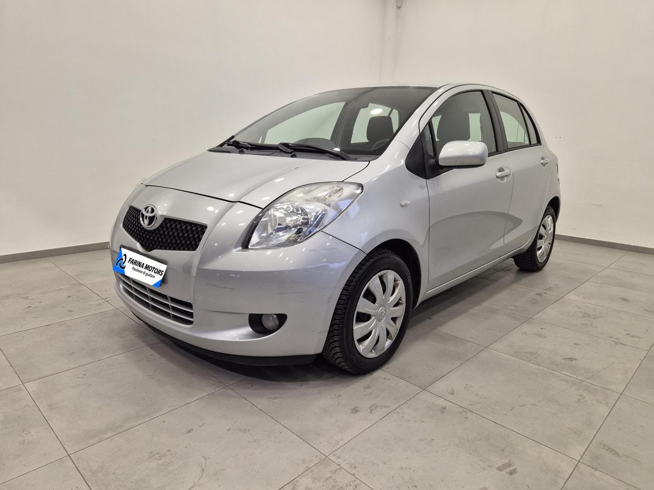 Toyota Yaris 5p 1.3 Navy - NEOPATENTATI - Navi - Clima