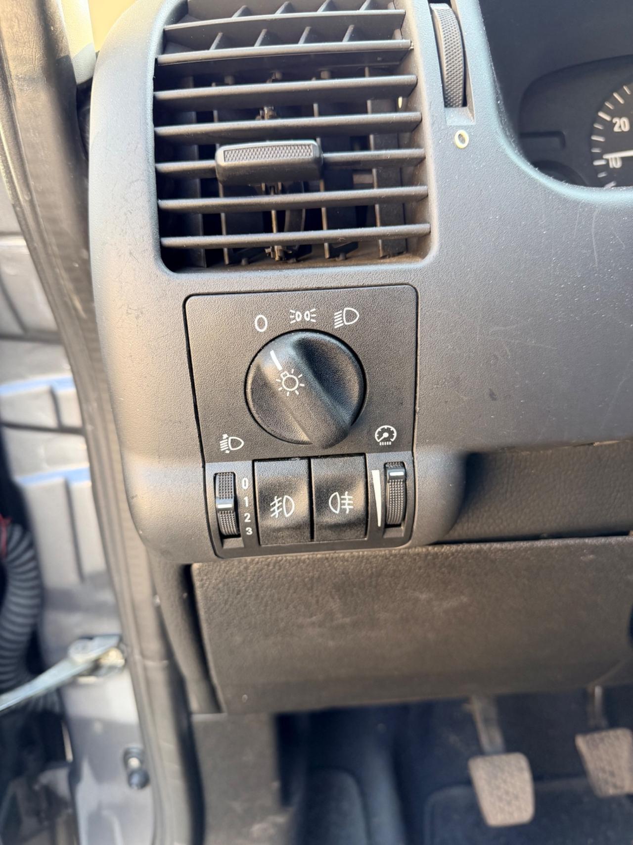 Opel Zafira 1.6benzina 101cv 7 POSTI