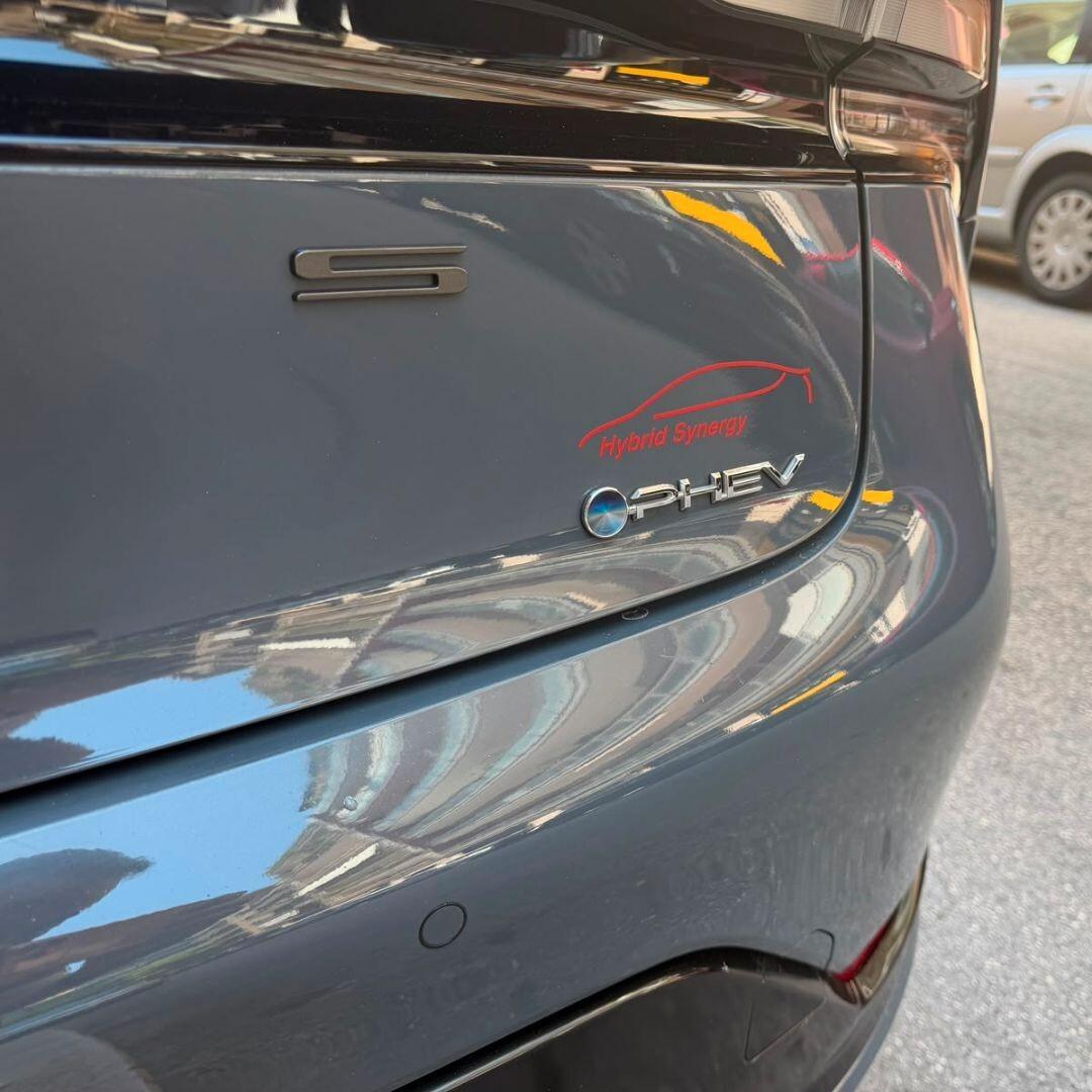 Toyota Prius 2.0 Plug-in Hybrid Lounge - 111KW