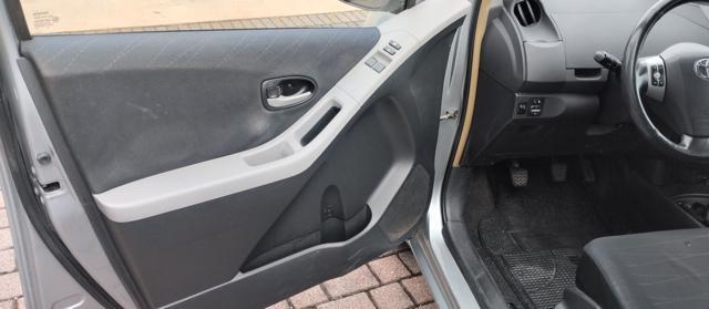 TOYOTA Yaris 1.3 5 porte Luna