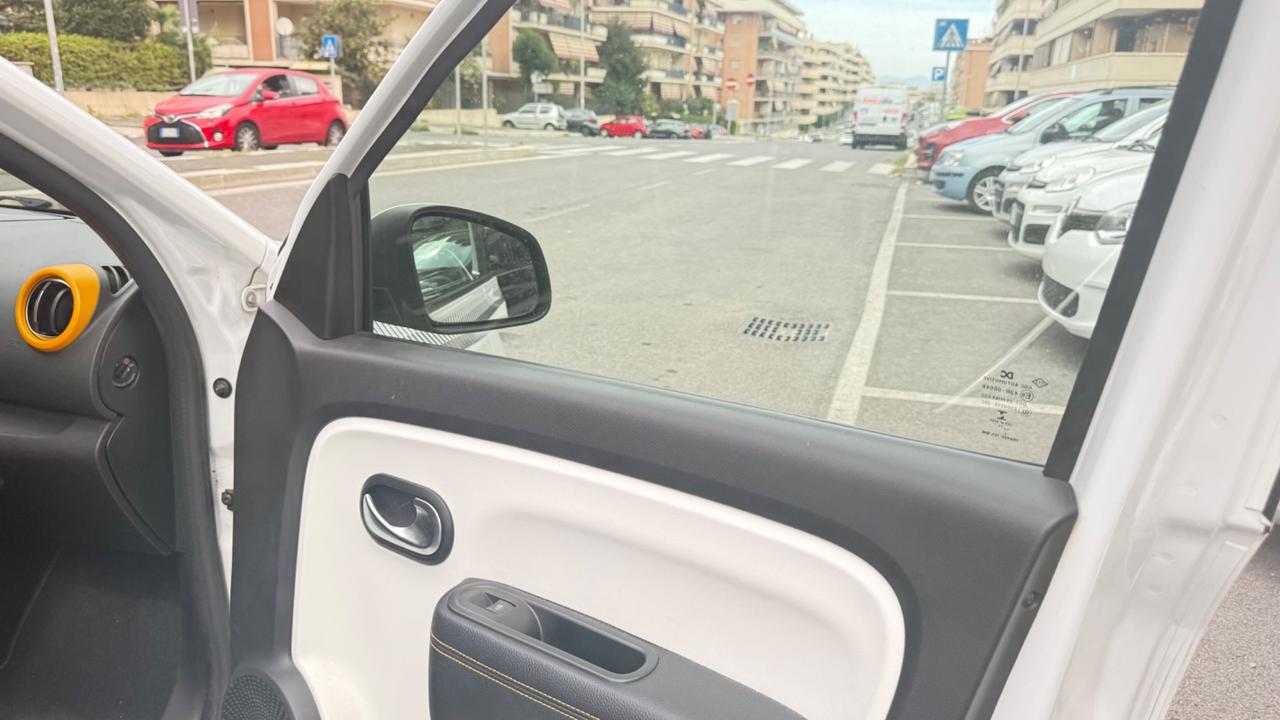 Renault Twingo TCe 95 CV Intens LED PDC NAVI BLUETOOTH CAR PLAY CERCHI 16 VETRI OSCURATI