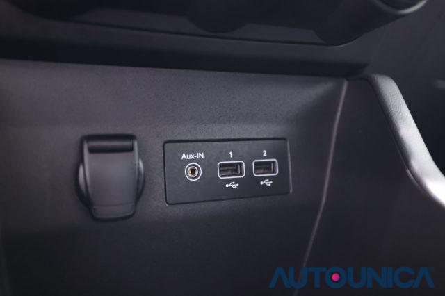 RENAULT Clio TCE 90 CV 5 PORTE BUSINESS FARI LED
