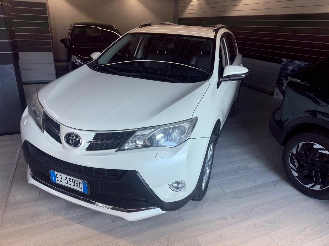 Toyota RAV 4 RAV4 2.2 D-CAT A/T 4WD Lounge White Ed.