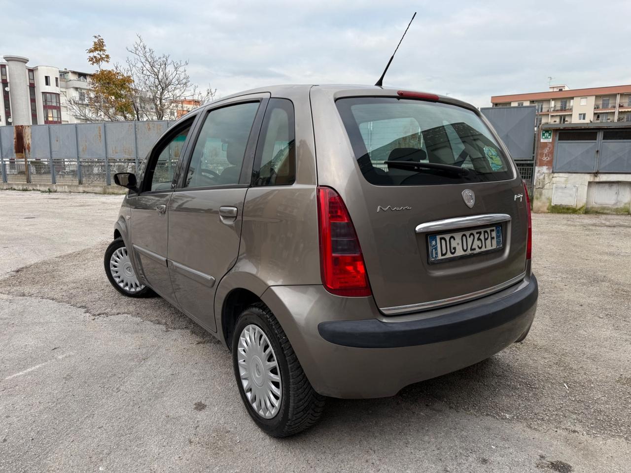 Lancia MUSA 1.3 Multijet Full puntini di grandine