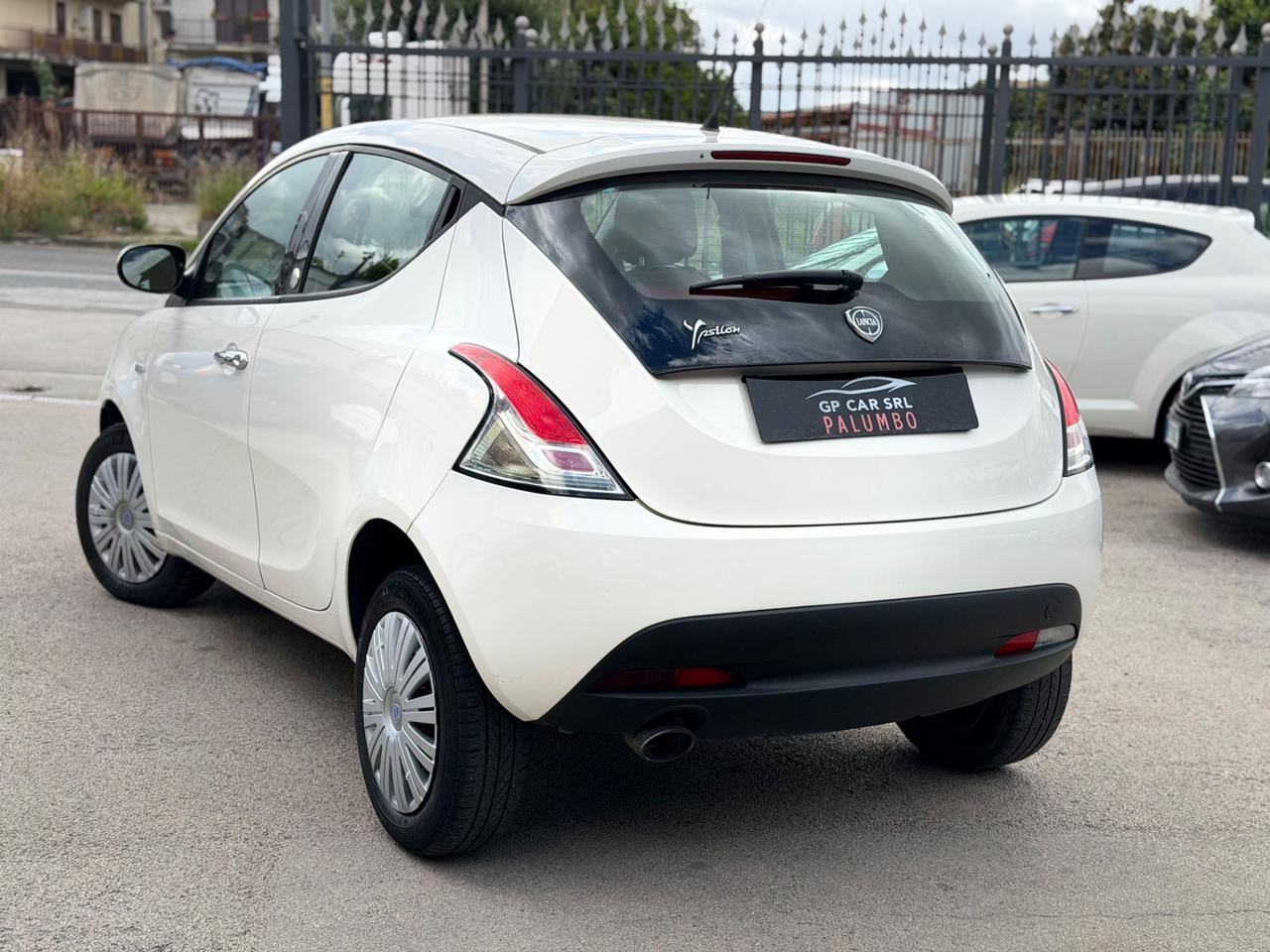 Lancia Ypsilon 0.9 TwinAir 85 CV 5 porte Metano Ecochic Silver