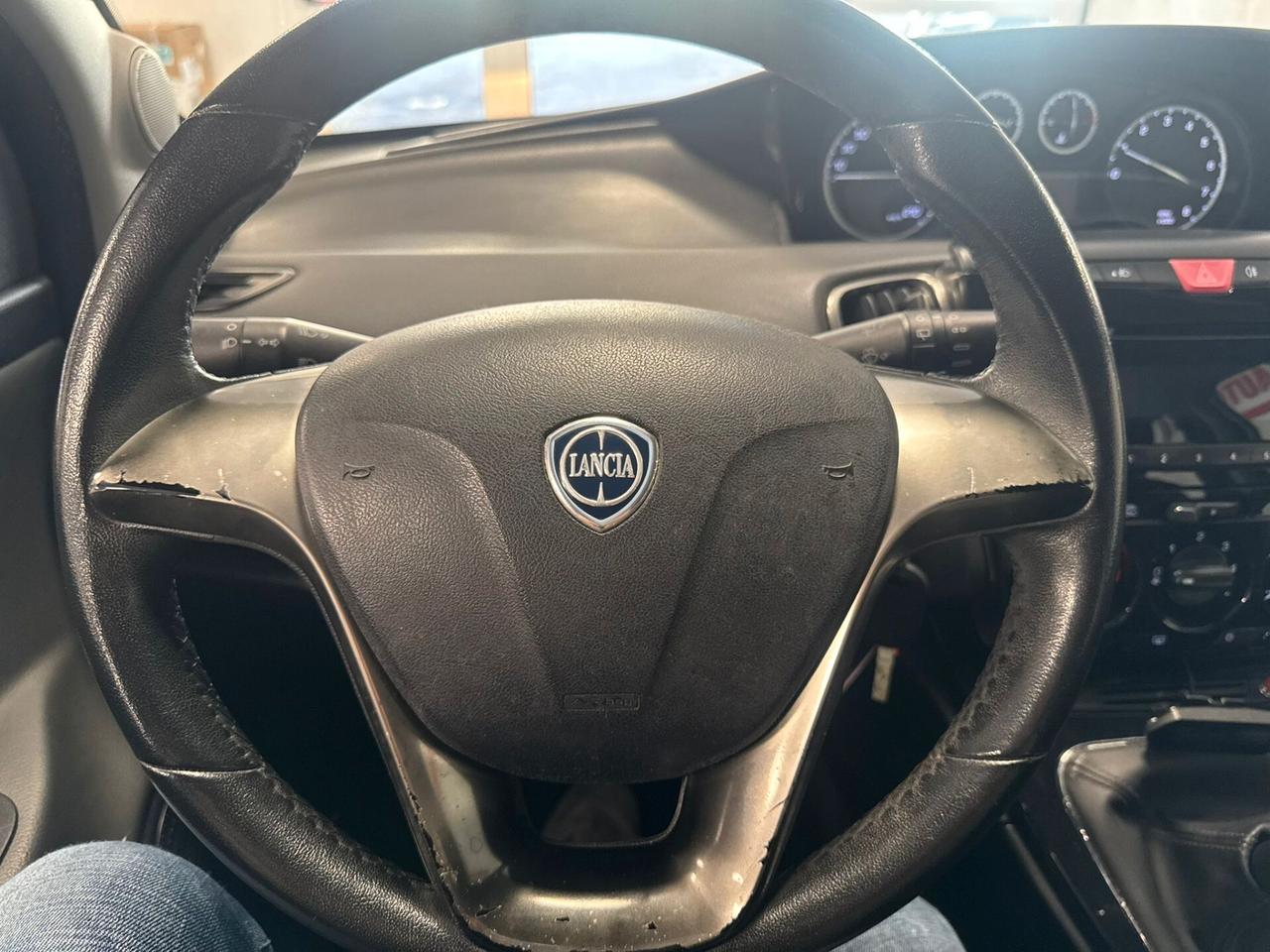 Lancia Ypsilon 1.2 69 CV 5 porte Silver