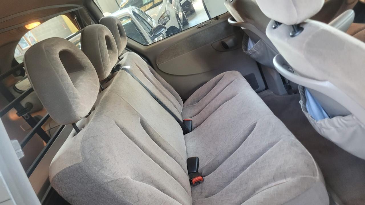 Chrysler Voyager 2.5 CRD AUTOCARRO CON I POSTI