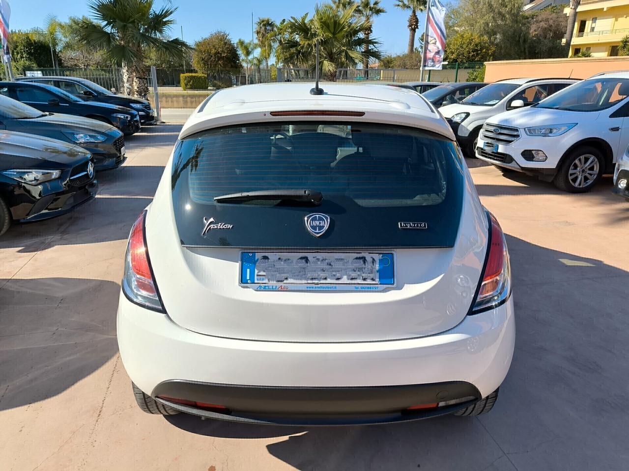 Lancia Ypsilon 1.0 FireFly 5 porte S&S Hybrid Ecochic Silver
