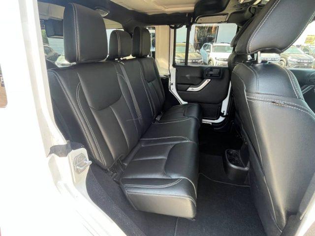 JEEP Wrangler Unlimited 2.8 CRD DPF Sahara Auto