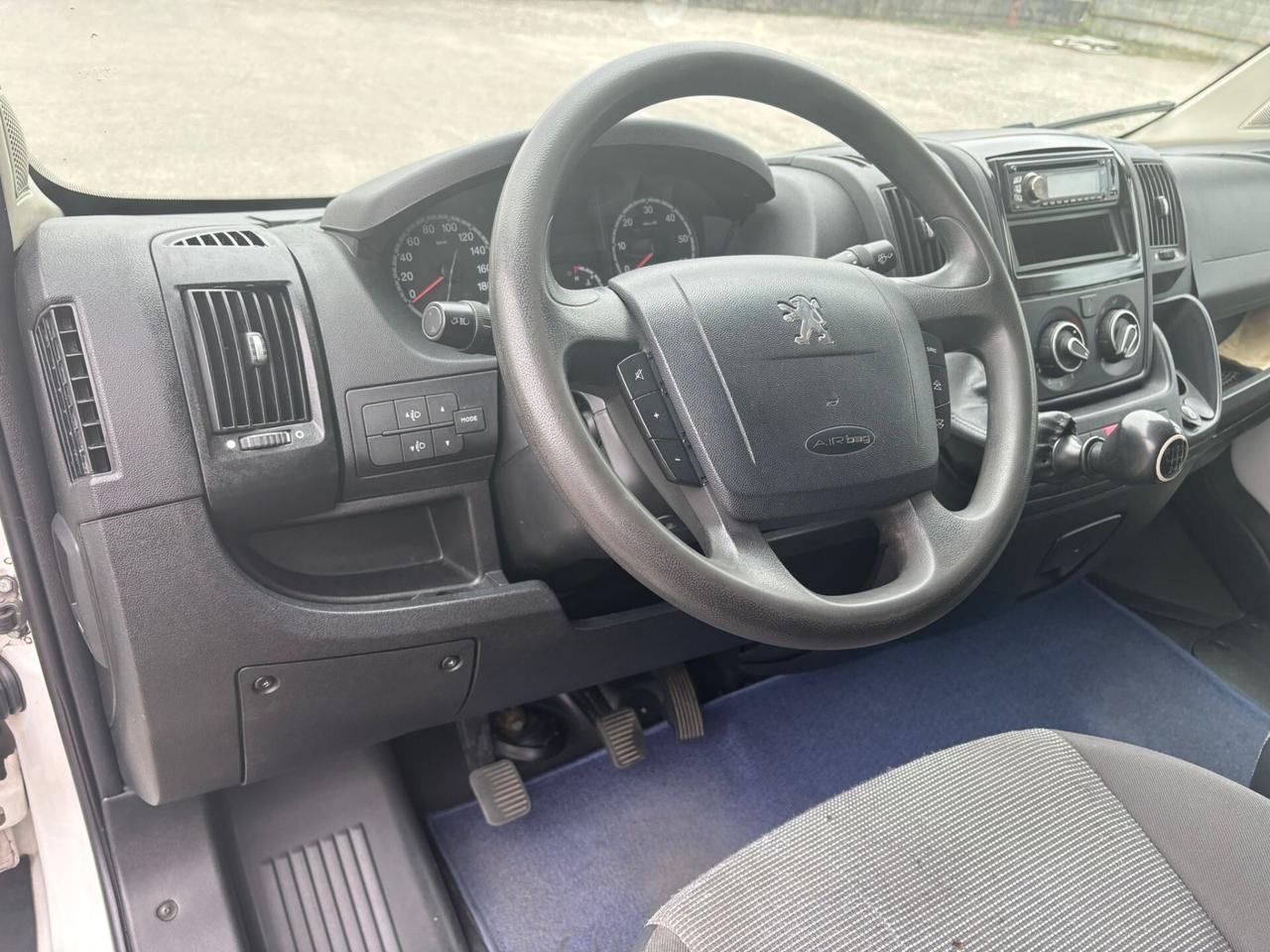 Peugeot Boxer 330 BlueHDi 140