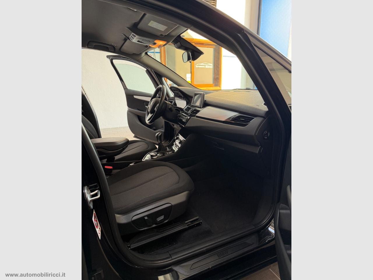 BMW 220i Active Tourer Advantage