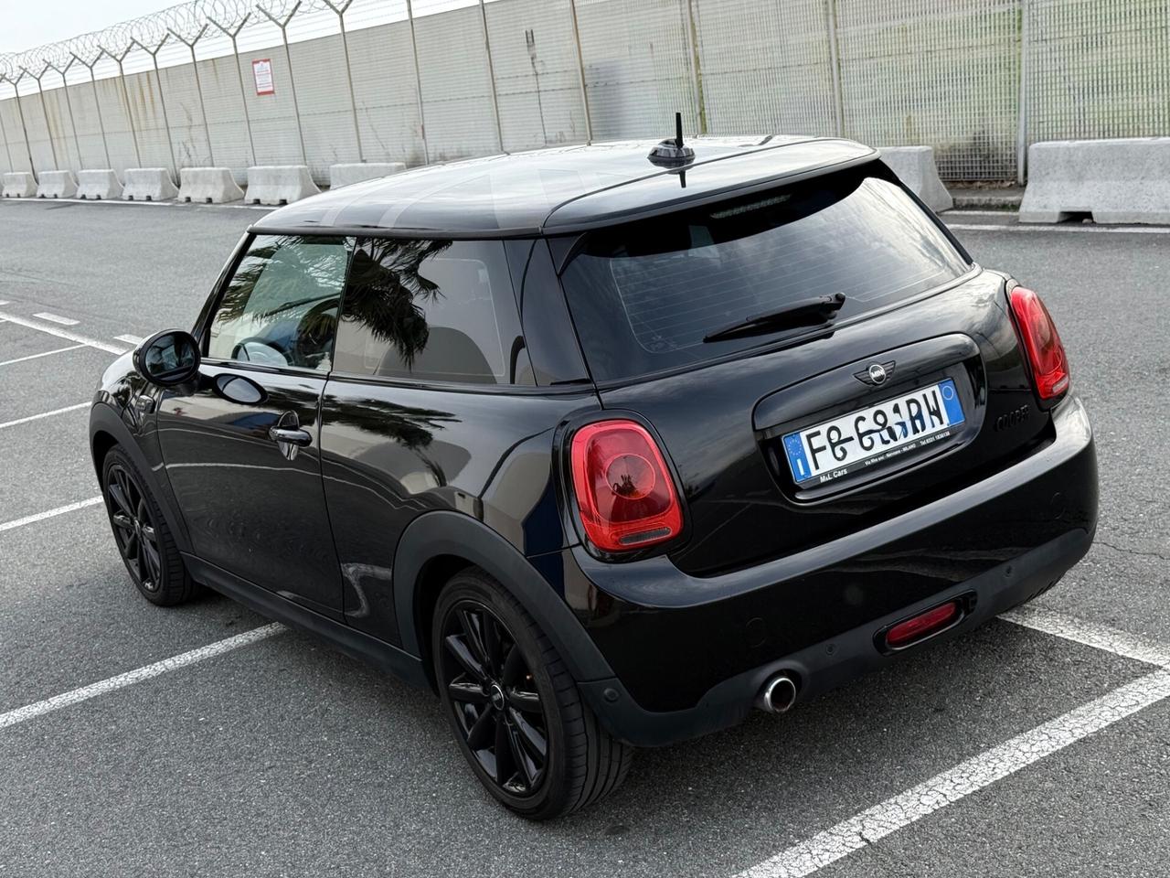 Mini 1.5 Cooper D 116 CV-AUTOM-BLACK EDITION