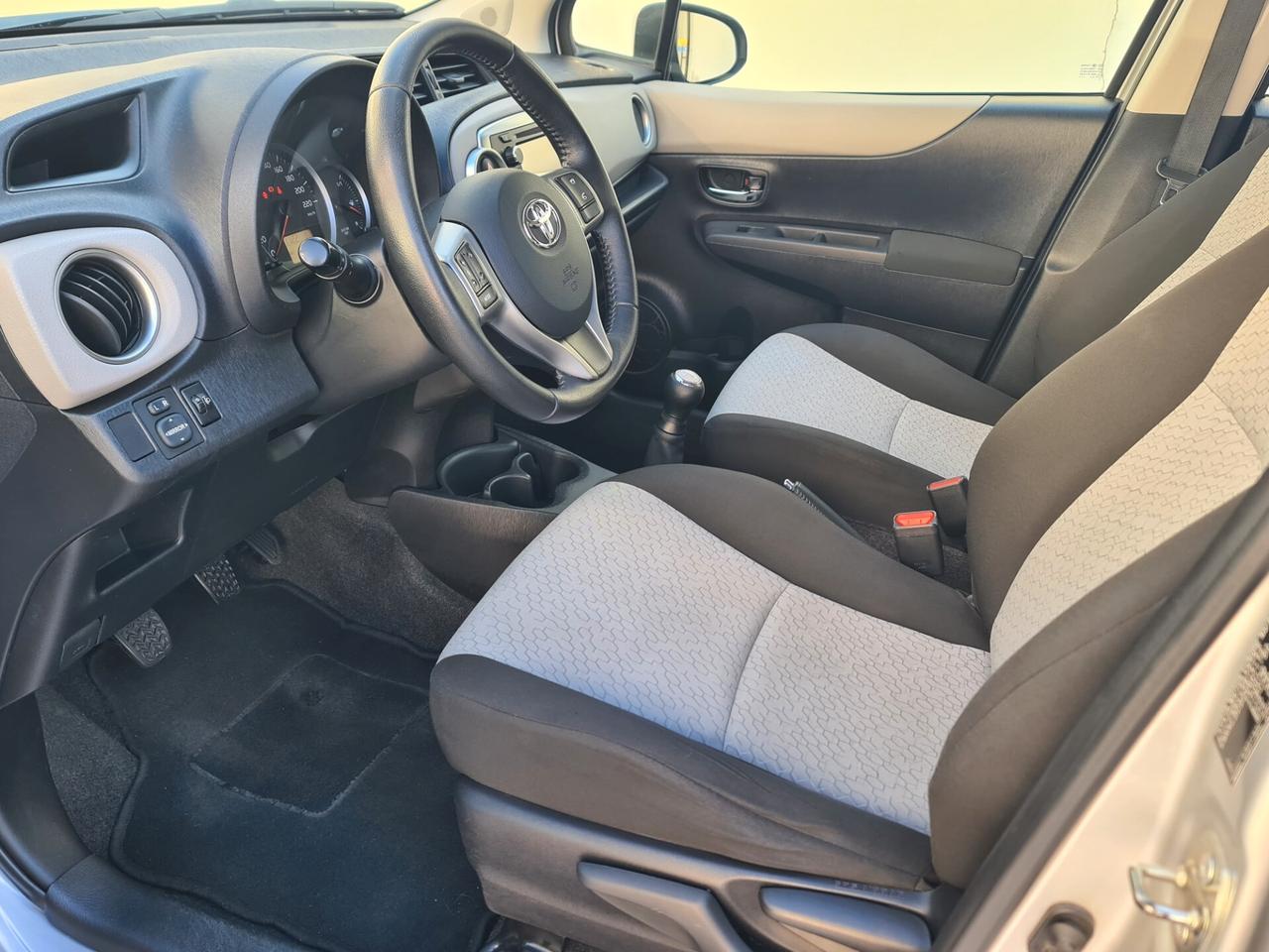 Toyota Yaris 1.0 5 porte Lounge - km certif.