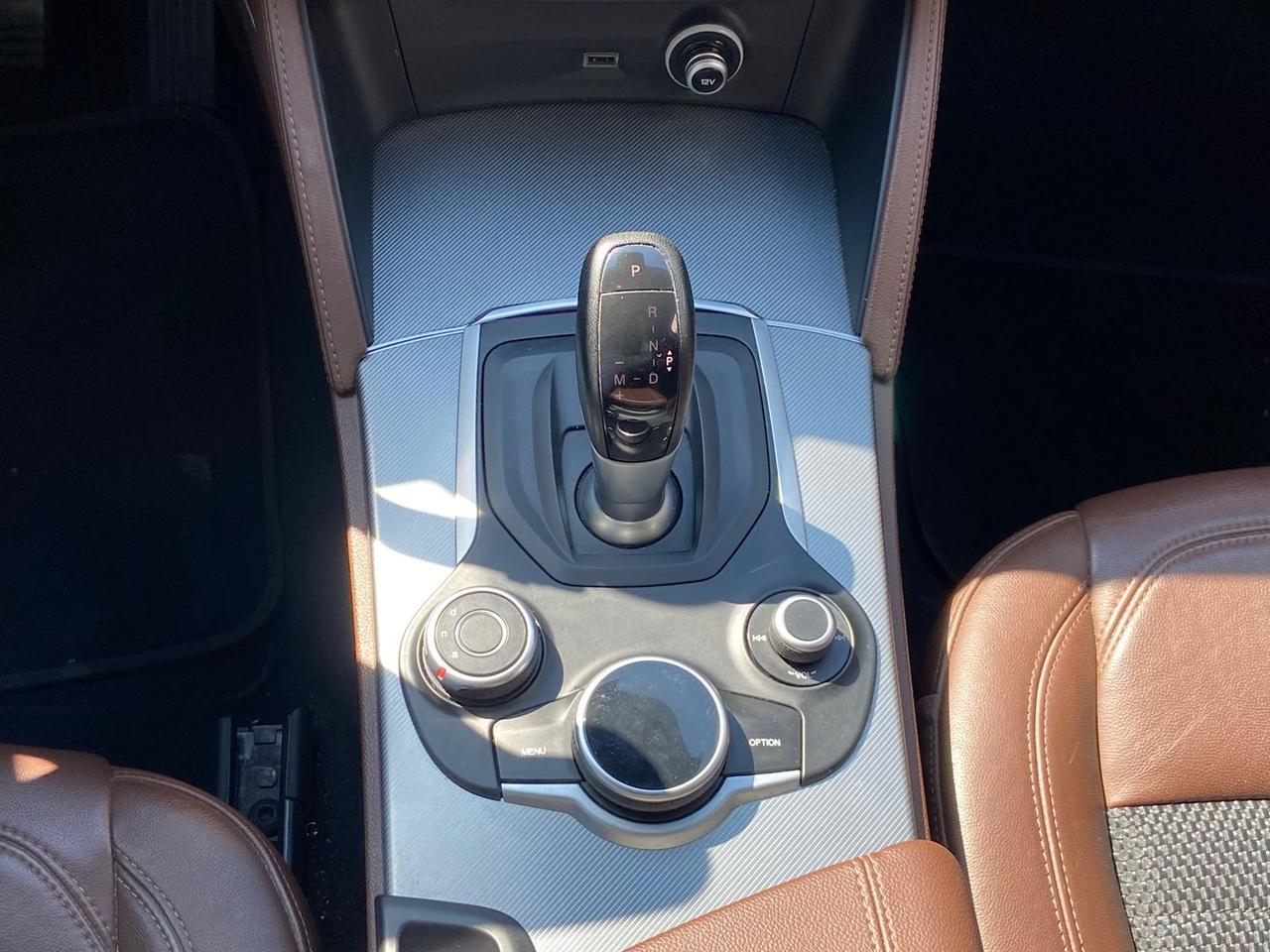 Alfa Romeo Stelvio Executive 2.2 #11022