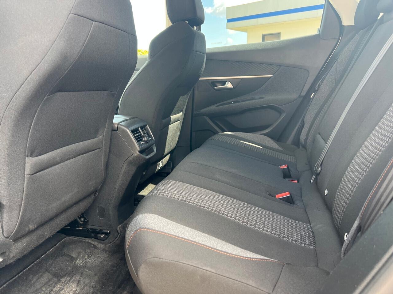 Peugeot 3008 BlueHDi 130 S&S EAT8 Business