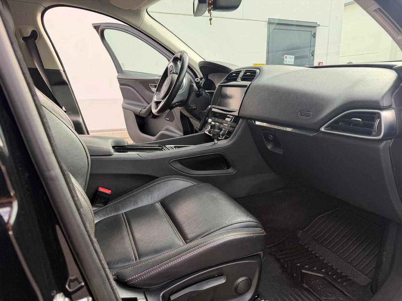 Jaguar F-Pace 2.0 20d Turbo Prestige #10220