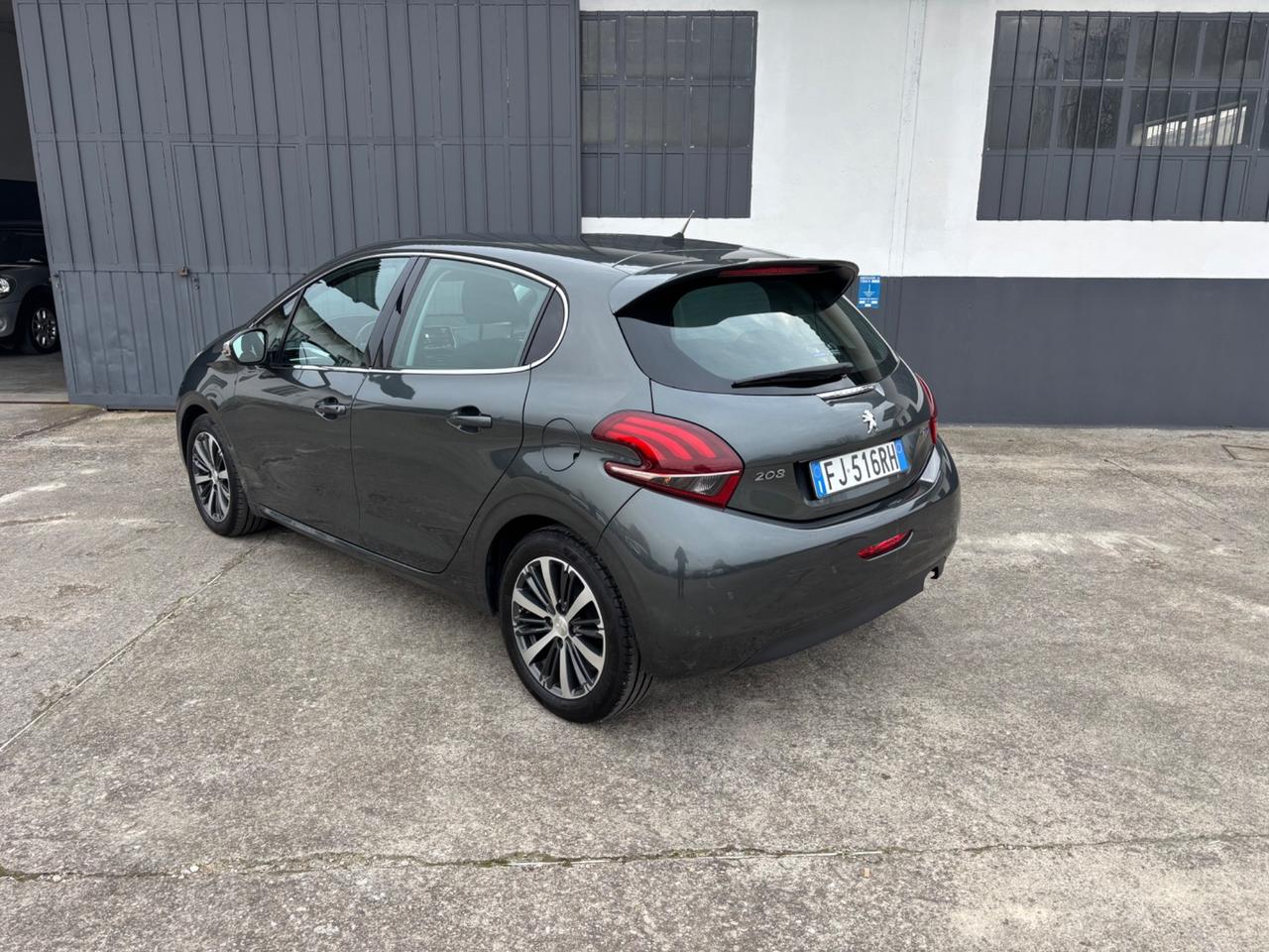 Peugeot 208 1.2 benzina. Neopatentati. Garanzia