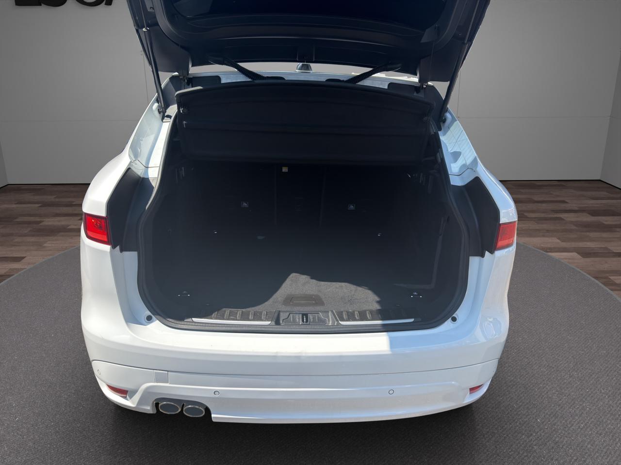 Jaguar F-Pace 2.0d i4 Pure 180cv - Promo finanziamento - Automatica