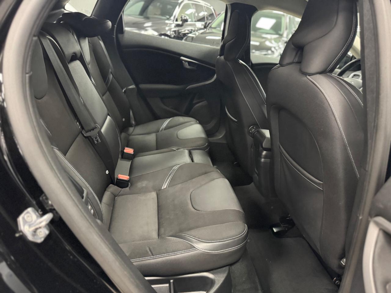 Volvo V40 D2 R-design