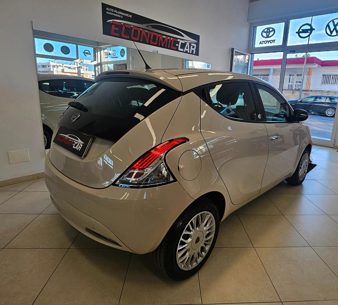 Lancia Ypsilon 1.2 69 CV 5 porte GPL Ecochic Silver