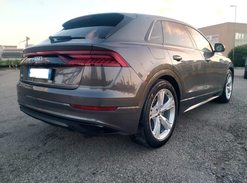 Audi Q8 50 TDI 286 CV Sport ACC, CERCHI "21