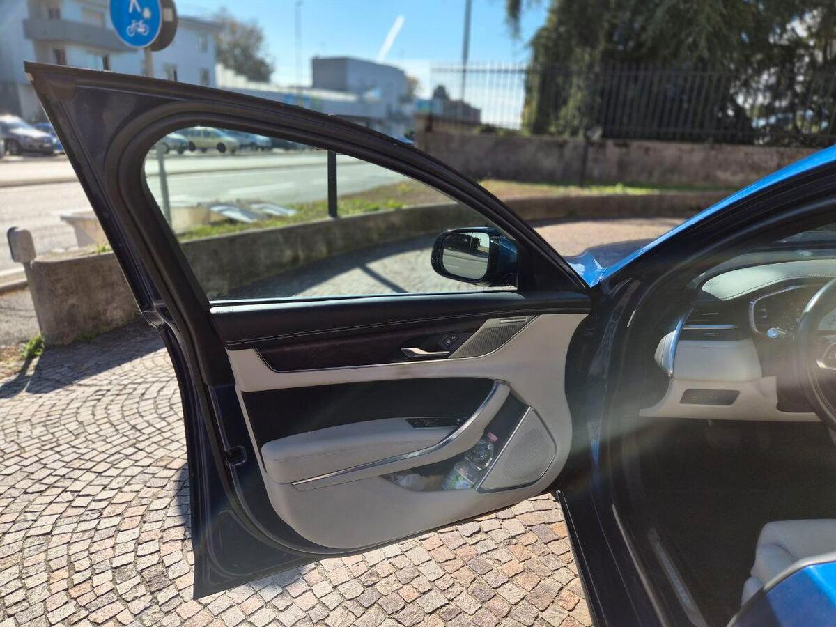 Jaguar XF II Berlina 2021 2.0d i4 mhev R-Dyn.HSE rwd 204cv auto