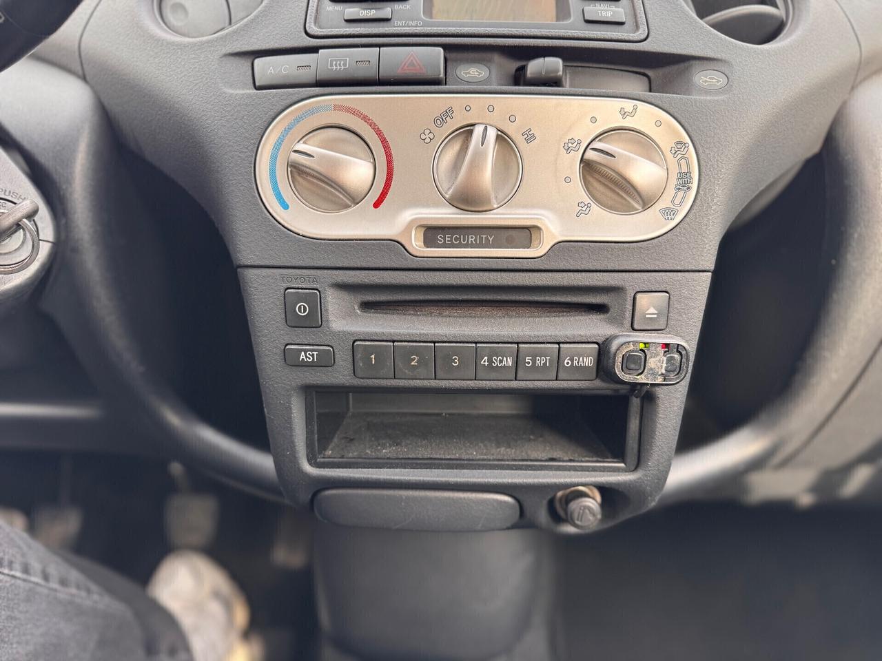 Toyota Yaris 1.4 tdi D-4D cat 5 porte Sol