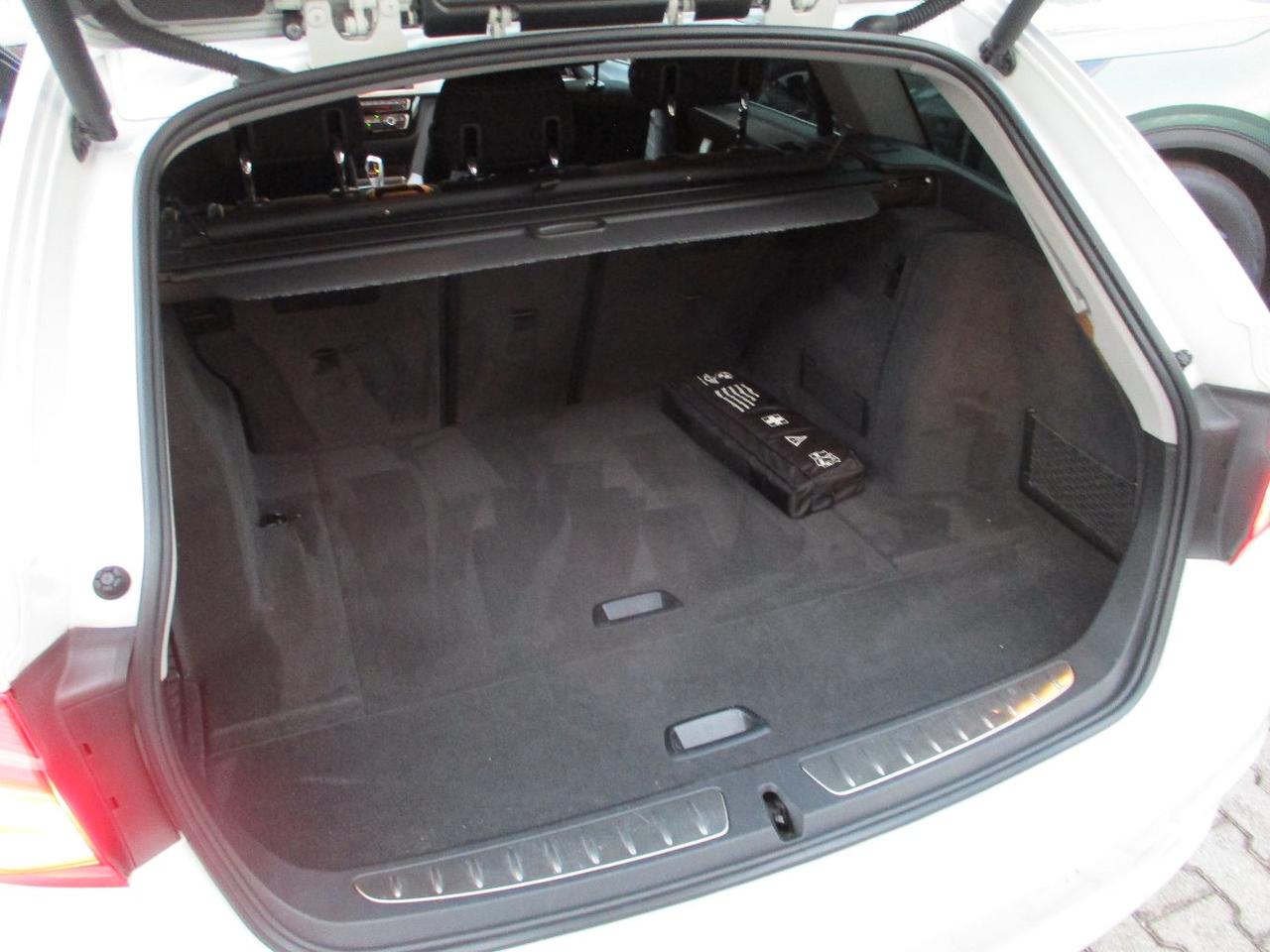 BMW 320 d Touring xdrive Luxury auto CarPlay/LED/Navi