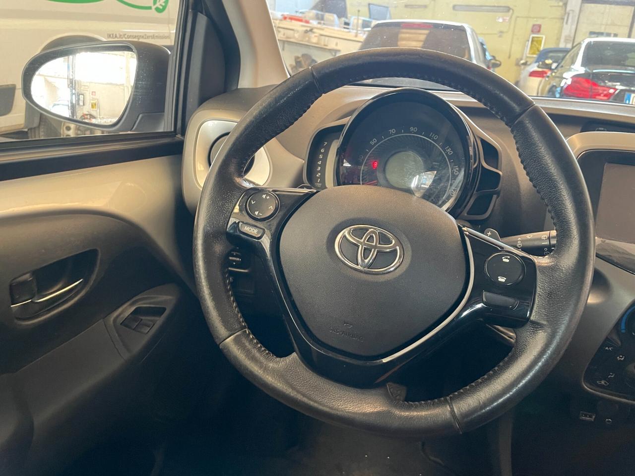 Toyota Aygo Connect 1.0 VVT-i 72CV 5 porte x-business MMT