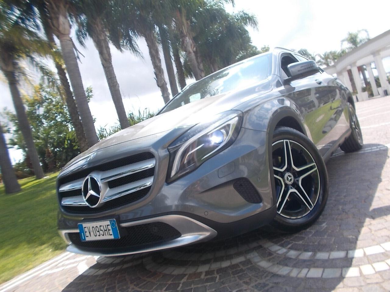 Mercedes-Benz GLA 200d Aut. *FULL OPT.* da VETRINA