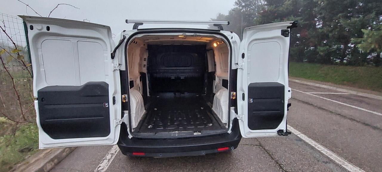 DOBLO" MAXI CARGO 3 POSTI 1,4 T-JET 120 CV METANO DI SERIE POCHI KM PARI AL NUOVO FULL FULL