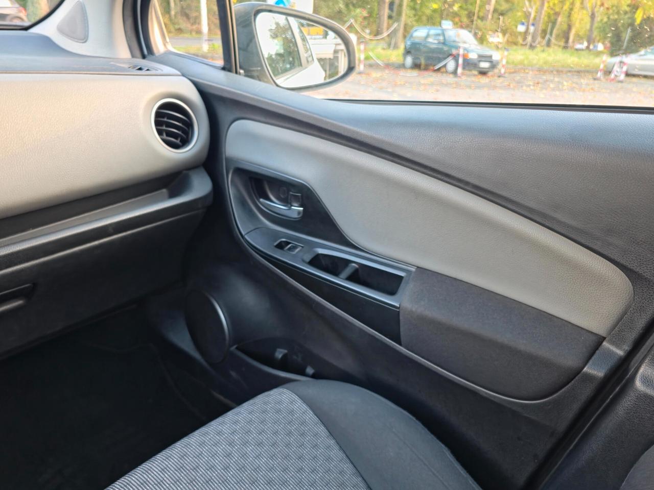 Toyota Yaris 1.0 5 porte Lounge CV-69 E6 Manuale NEO 2015