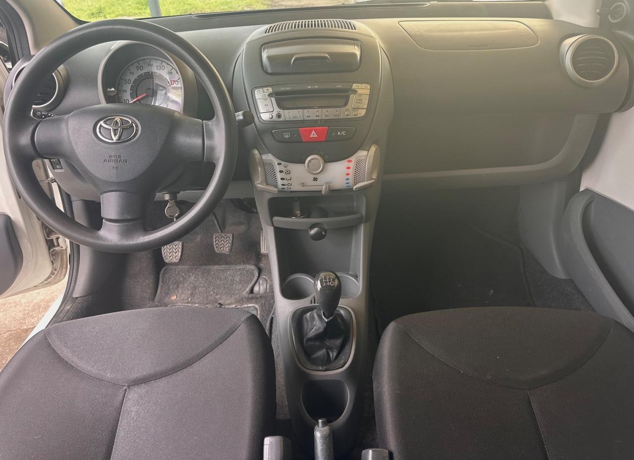 Toyota Aygo 1.0 12V VVT-i 5 porte Deep Ocean Connect